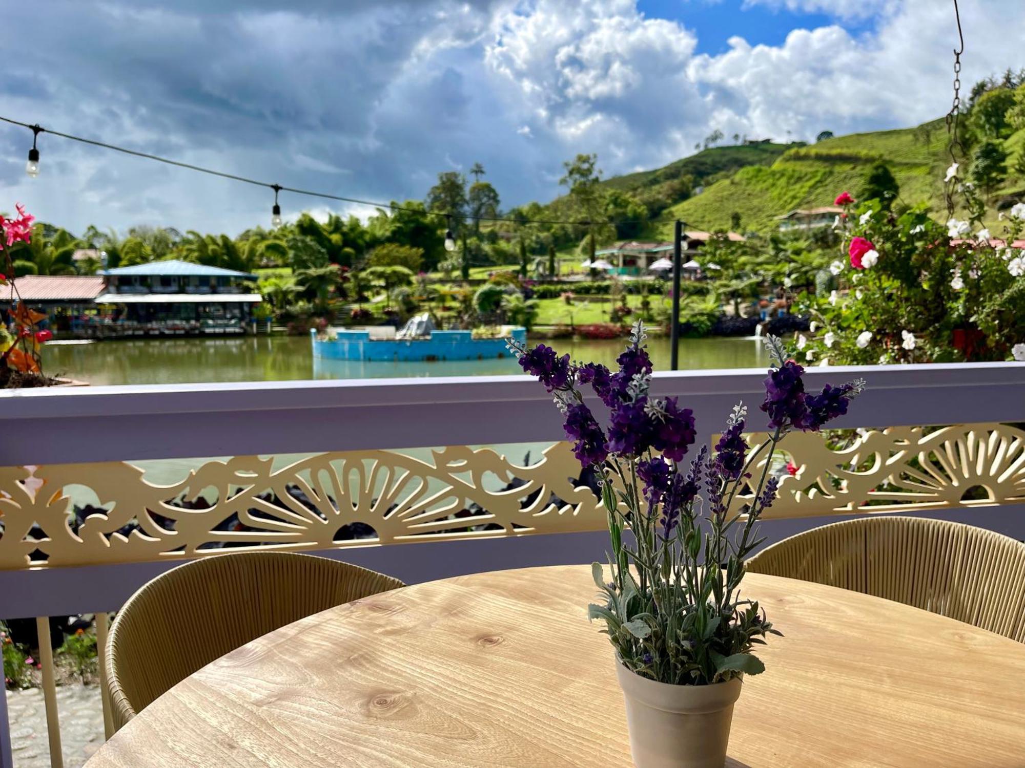Hotel Lago Valdivia Jardín Eksteriør billede